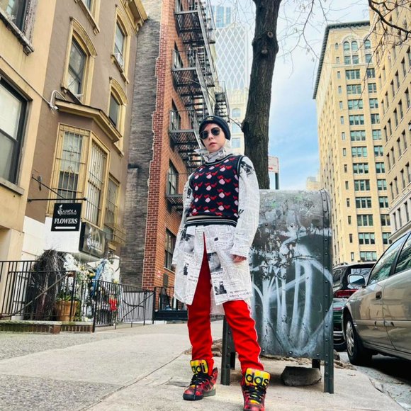 YOUR KNITTED CAMPUS VEST - Picture 2 of 4